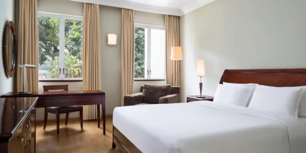 Four Points by Sheraton Hotel Queen Size